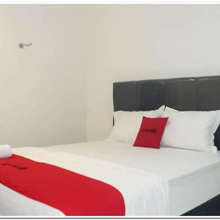 Hotel Reddoorz @ Paus Raya à Palangkaraya Extérieur photo