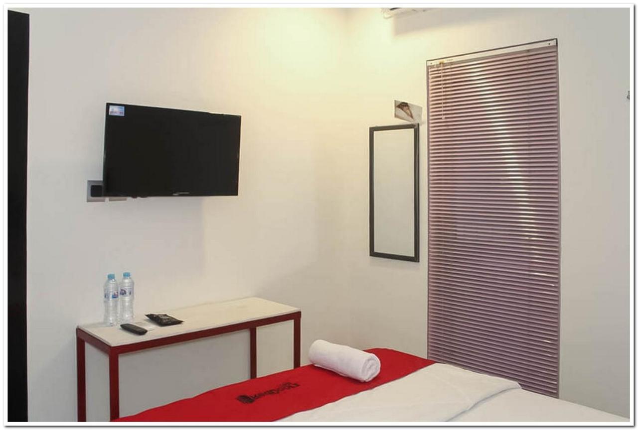 Hotel Reddoorz @ Paus Raya à Palangkaraya Extérieur photo
