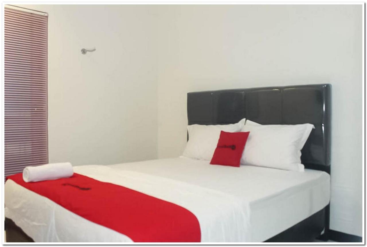 Hotel Reddoorz @ Paus Raya à Palangkaraya Extérieur photo